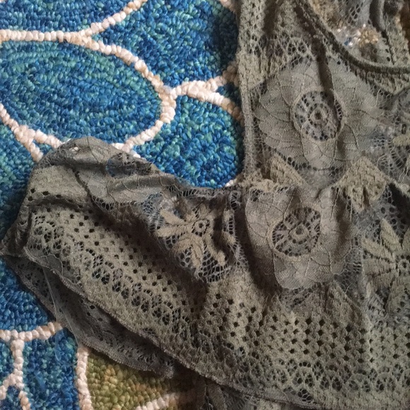 Francesca’s off the shoulder green lace dress - Picture 2 of 4